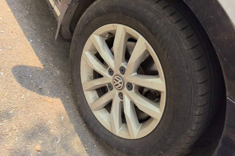 Used Volkswagen Magotan 2019 280TSI DSG Comfort Model China V Standard Right Front Wheel Hub