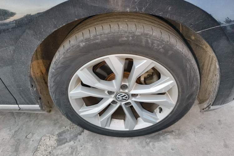 Used Volkswagen Magotan 2019 330TSI DSG Luxury Model China V Standard Right Front Wheel Hub