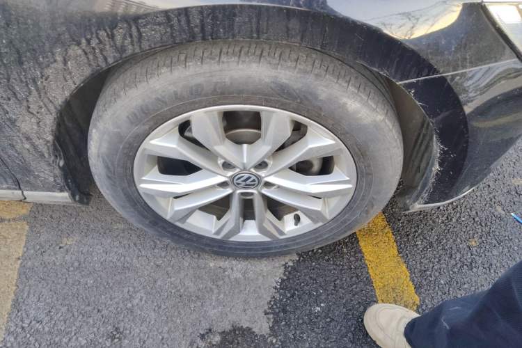 Used Volkswagen Magotan 2019 330TSI DSG Luxury Version China VI Standard Right Front Wheel Hub