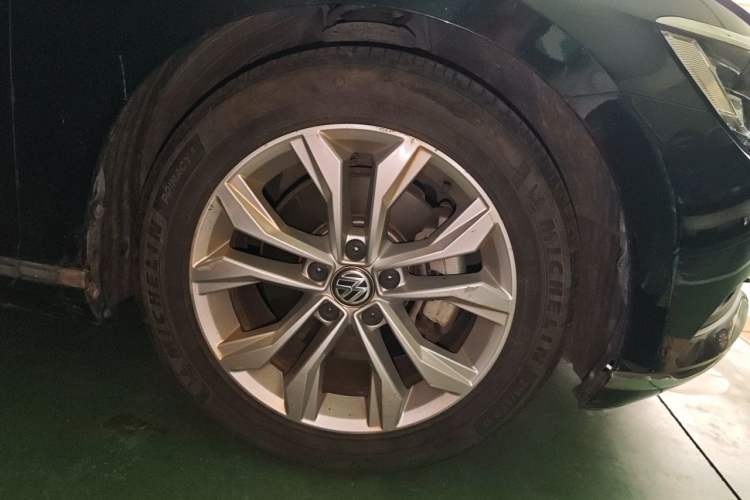 Used Volkswagen Magotan 2019 330TSI DSG Luxury Model China V Standard Right Front Wheel Hub