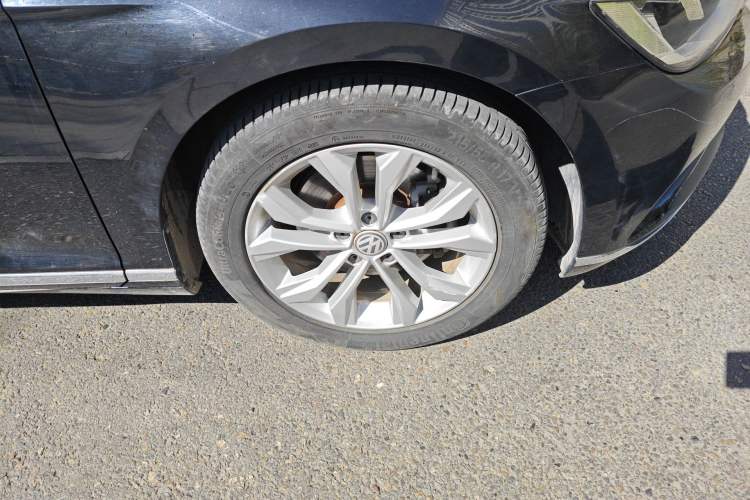 Used Volkswagen Magotan 2019 330TSI DSG Luxury Model China V Standard Right Front Wheel Hub