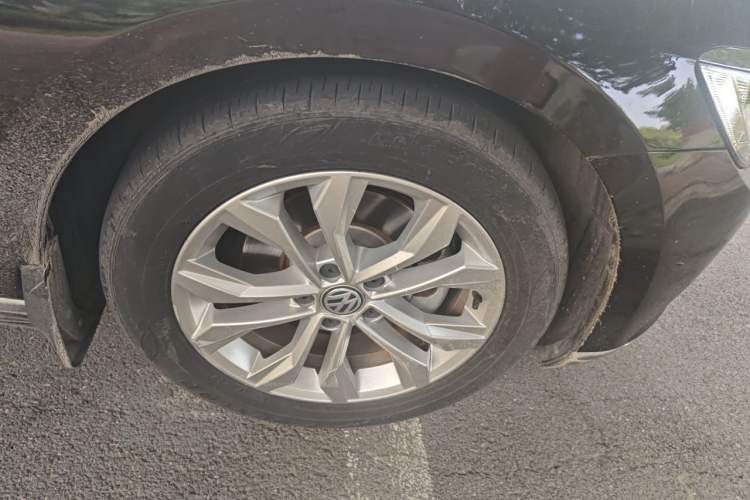 Used Volkswagen Magotan 2019 330TSI DSG Luxury Version China VI Standard Right Front Wheel Hub