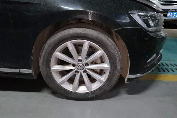 Used Volkswagen Magotan 2019 330TSI DSG Leading Edition China V Standard Right Front Wheel Hub