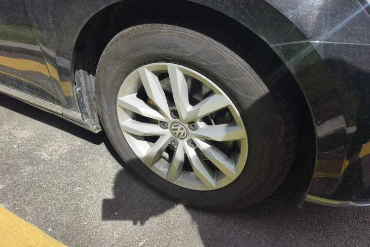 Used Volkswagen Magotan 2019 280TSI DSG Comfort Model China V Standard Right Front Wheel Hub