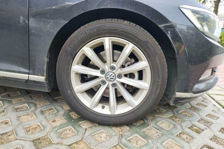 Used Volkswagen Magotan 2019 330TSI DSG Leading Model China VI Standard Right Front Wheel Hub