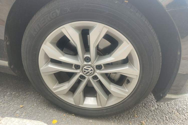 Used Volkswagen Magotan 2019 380TSI DSG Luxury Model China V Standard Right Front Wheel Hub