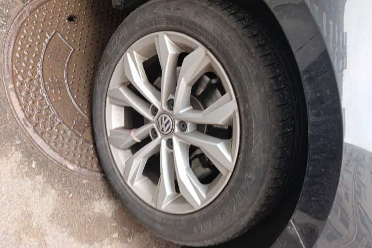 Used Volkswagen Magotan 2019 330TSI DSG Luxury Model China V Standard Right Front Wheel Hub