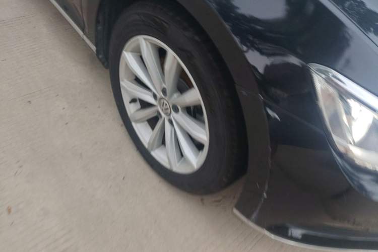 Used Volkswagen Magotan 2019 330TSI DSG Leading Model China VI Standard Right Front Wheel Hub