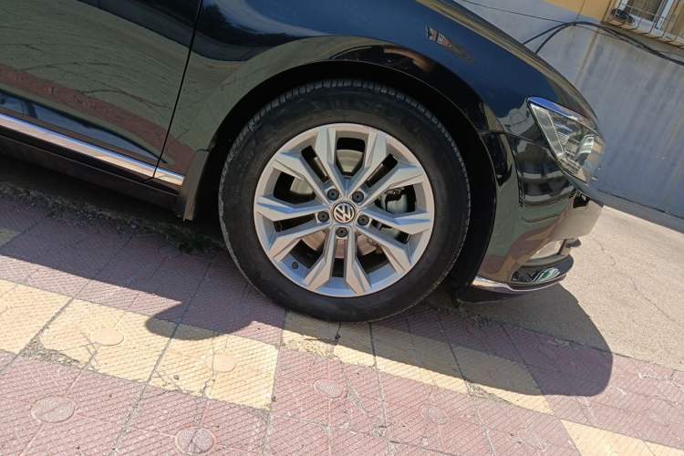 Used Volkswagen Magotan 2019 380TSI DSG Luxury Model China V Standard Right Front Wheel Hub