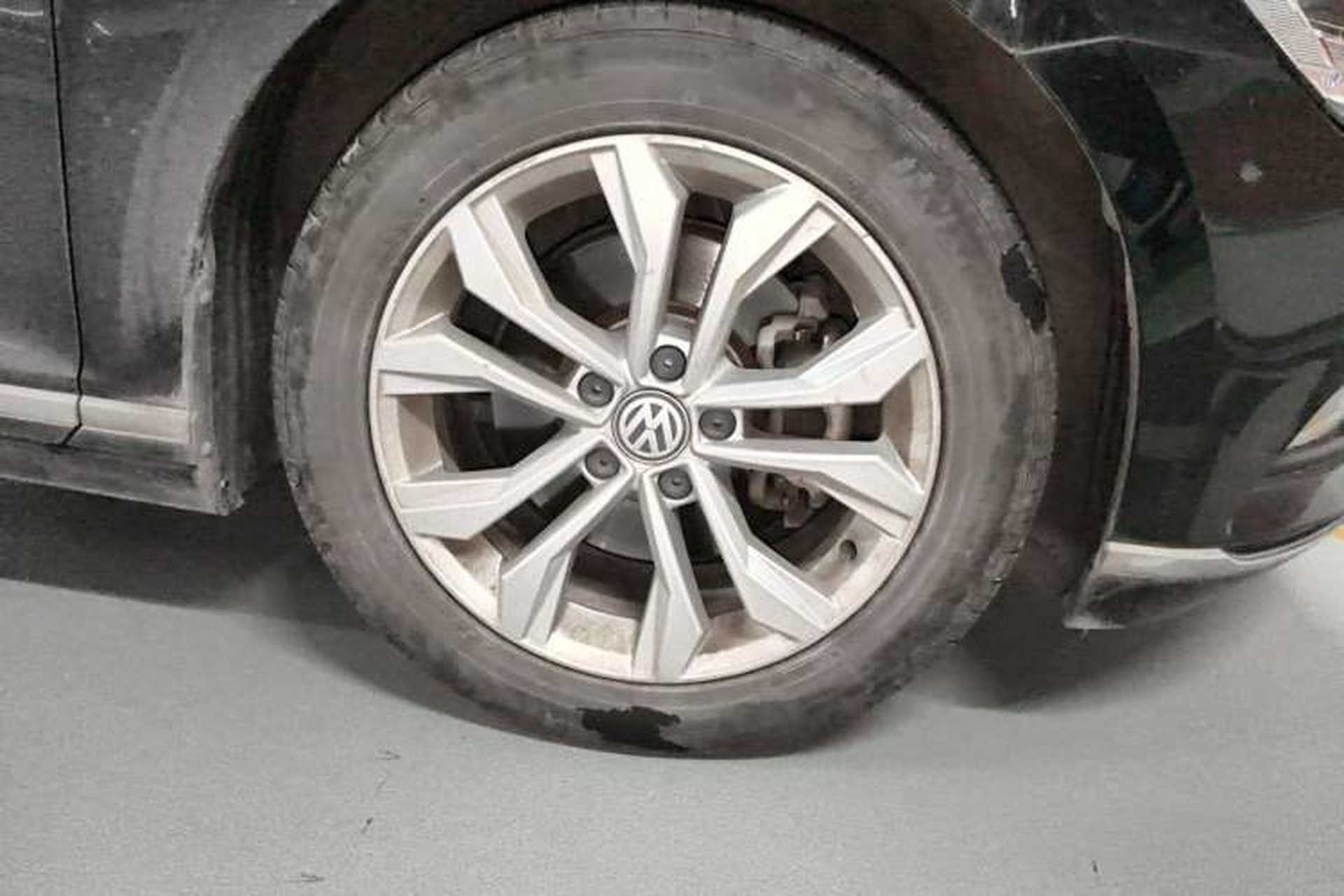 Used Volkswagen Magotan 2019 330TSI DSG Luxury Version China VI Standard Right Front Wheel Hub