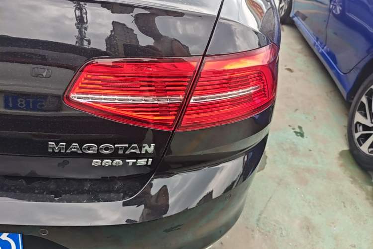 Used Volkswagen Magotan 2019 330TSI DSG Leading Model China VI Standard Right Rear Taillight