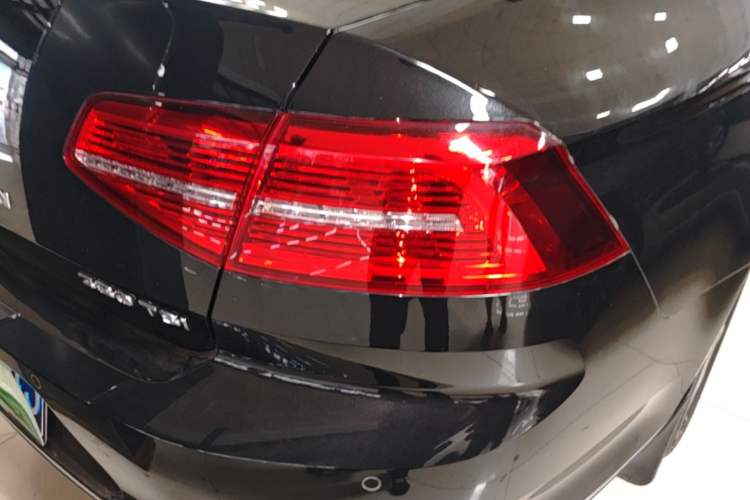 Used Volkswagen Magotan 2019 330TSI DSG Luxury Version China VI Standard Right Rear Taillight