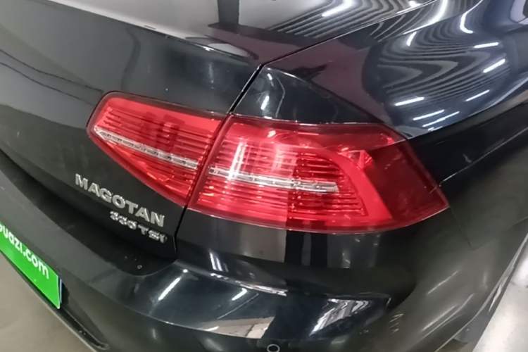 Used Volkswagen Magotan 2019 330TSI DSG Leading Edition China V Standard Right Rear Taillight