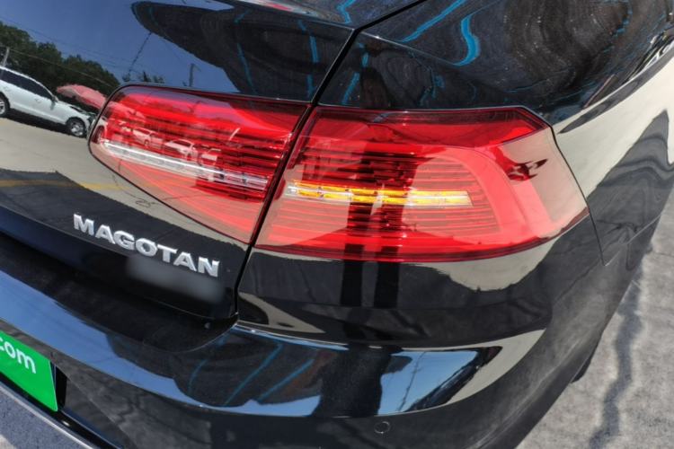 Used Volkswagen Magotan 2019 330TSI DSG Leading Edition China V Standard Right Rear Taillight