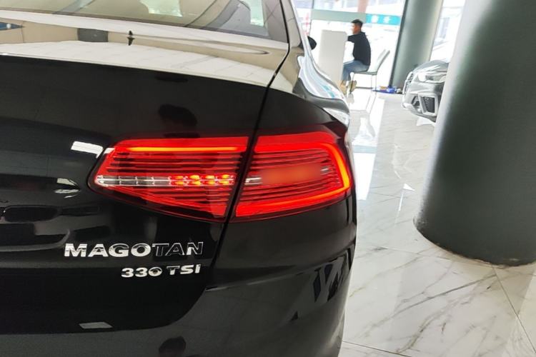 Used Volkswagen Magotan 2019 330TSI DSG Luxury Model China V Standard Right Rear Taillight