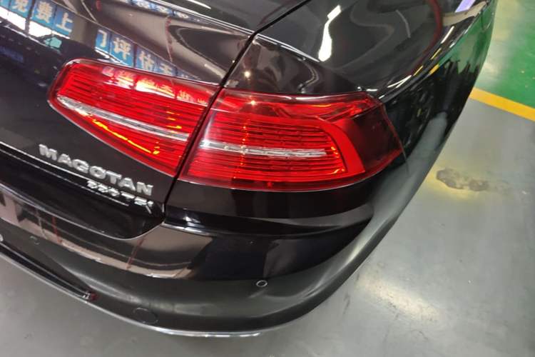 Used Volkswagen Magotan 2019 330TSI DSG Leading Model China VI Standard Right Rear Taillight