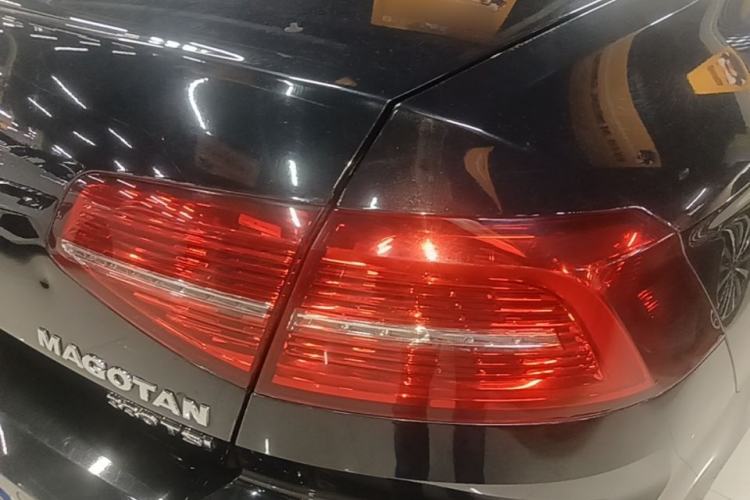 Used Volkswagen Magotan 2019 330TSI DSG Luxury Model China V Standard Right Rear Taillight