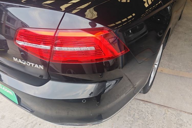 Used Volkswagen Magotan 2019 330TSI DSG Luxury Model China V Standard Right Rear Taillight