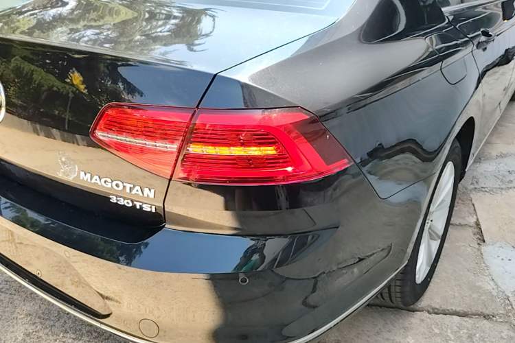 Used Volkswagen Magotan 2019 330TSI DSG Leading Model China VI Standard Right Rear Taillight