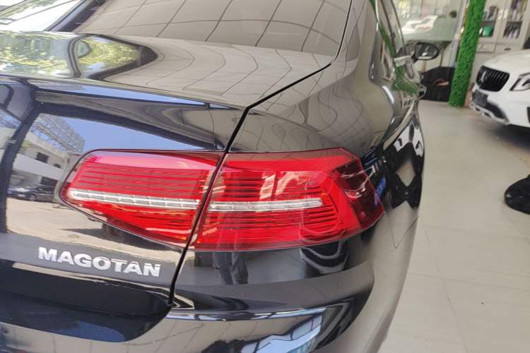 Used Volkswagen Magotan 2019 280TSI DSG Comfort Model China V Standard Right Rear Taillight