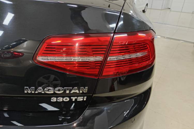 Used Volkswagen Magotan 2019 330TSI DSG Leading Edition China V Standard Right Rear Taillight
