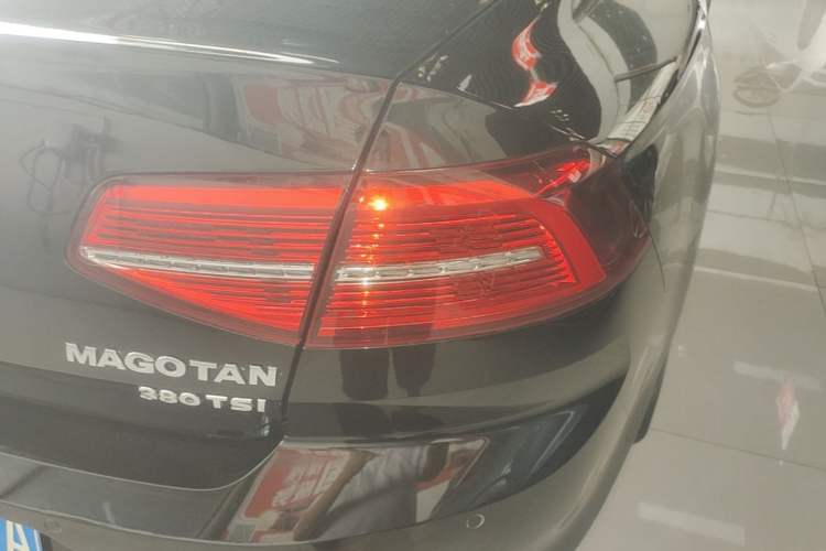 Used Volkswagen Magotan 2019 380TSI DSG Luxury Version China VI Standard Right Rear Taillight