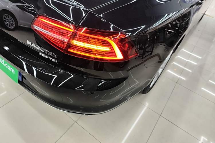 Used Volkswagen Magotan 2019 330TSI DSG Leading Model China VI Standard Right Rear Taillight
