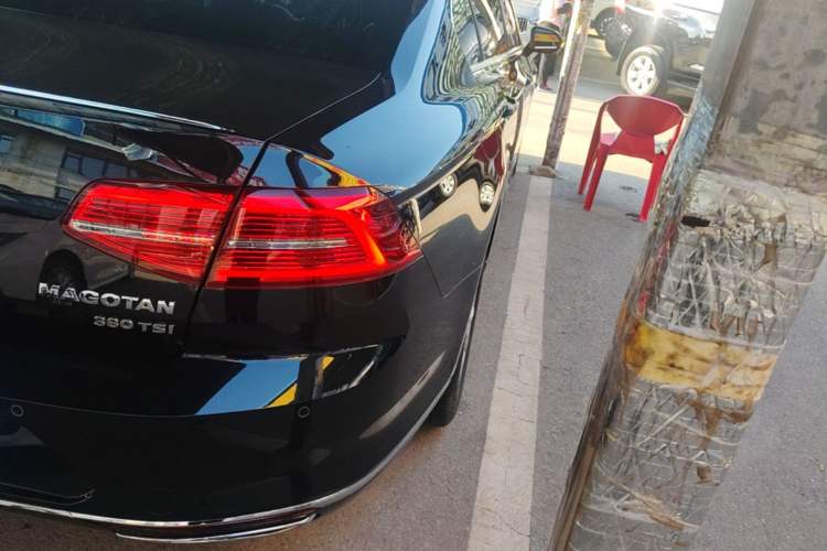 Used Volkswagen Magotan 2019 380TSI DSG Luxury Version China VI Standard Right Rear Taillight