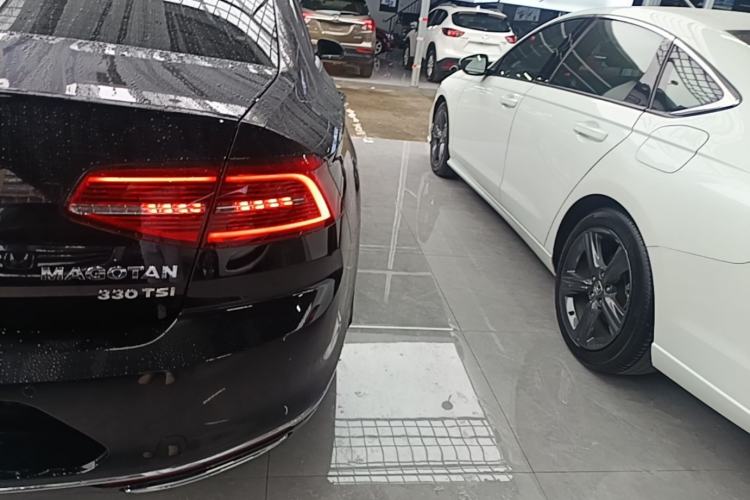 Used Volkswagen Magotan 2019 330TSI DSG Luxury Model China V Standard Right Rear Taillight