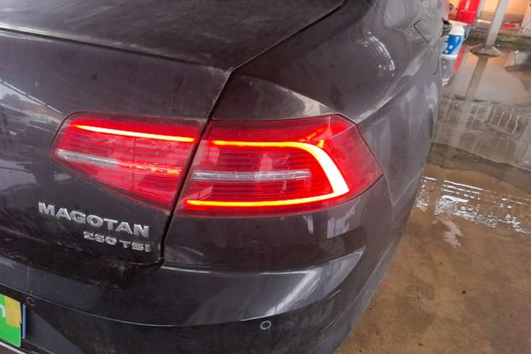 Used Volkswagen Magotan 2019 280TSI DSG Comfort Model China VI Standard Right Rear Taillight