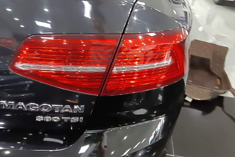 Used Volkswagen Magotan 2019 380TSI DSG Luxury Model China V Standard Right Rear Taillight