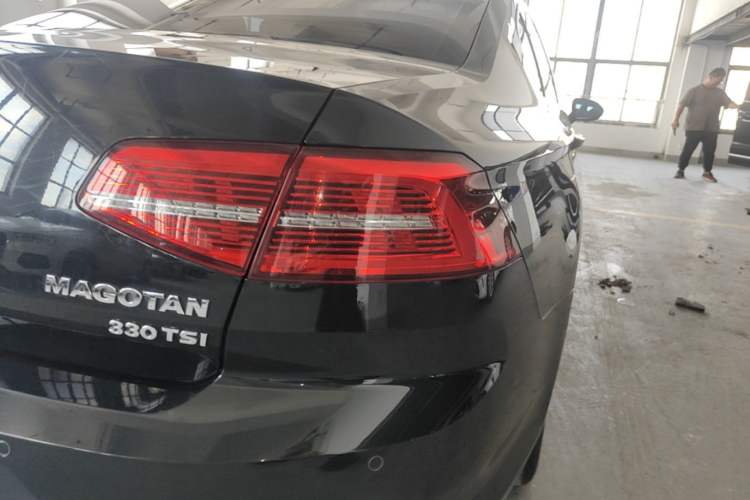 Used Volkswagen Magotan 2019 330TSI DSG Luxury Version China VI Standard Right Rear Taillight