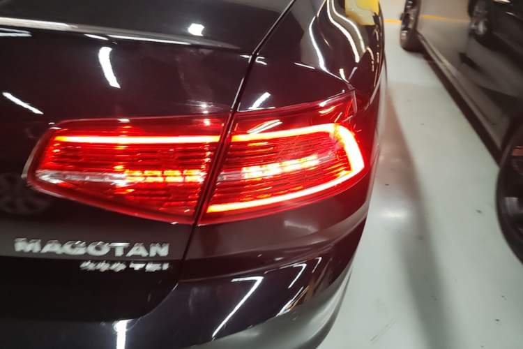 Used Volkswagen Magotan 2019 280TSI DSG Comfort Model China V Standard Right Rear Taillight