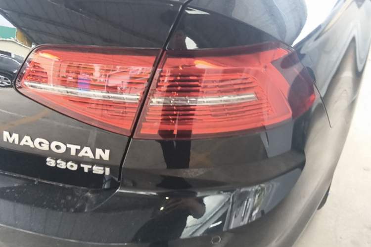 Used Volkswagen Magotan 2019 330TSI DSG Leading Model China VI Standard Right Rear Taillight
