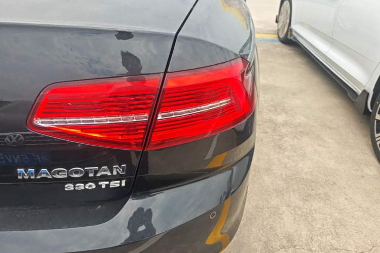 Used Volkswagen Magotan 2019 330TSI DSG Leading Model China VI Standard Right Rear Taillight