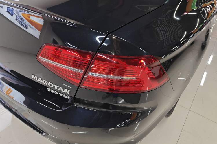 Used Volkswagen Magotan 2019 330TSI DSG Luxury Model China V Standard Right Rear Taillight