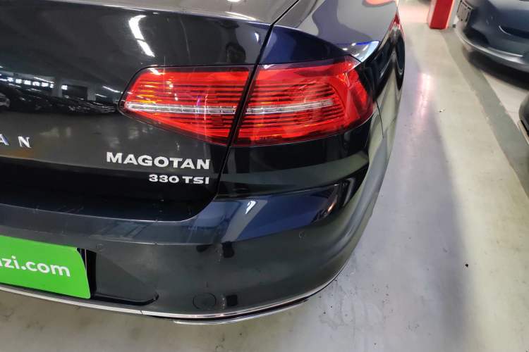 Used Volkswagen Magotan 2019 330TSI DSG Leading Model China VI Standard Right Rear Taillight