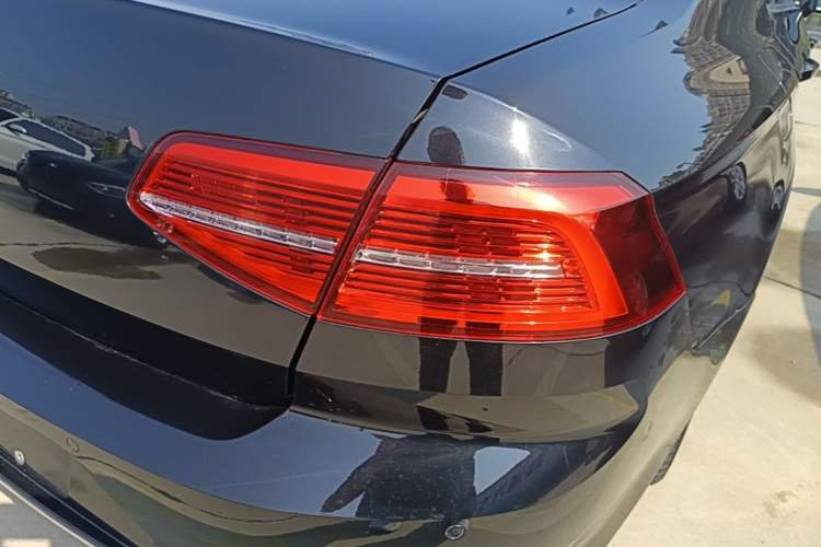 Used Volkswagen Magotan 2019 280TSI DSG Comfort Model China V Standard Right Rear Taillight