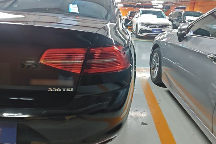 Used Volkswagen Magotan 2019 330TSI DSG Leading Edition China V Standard Right Rear Taillight