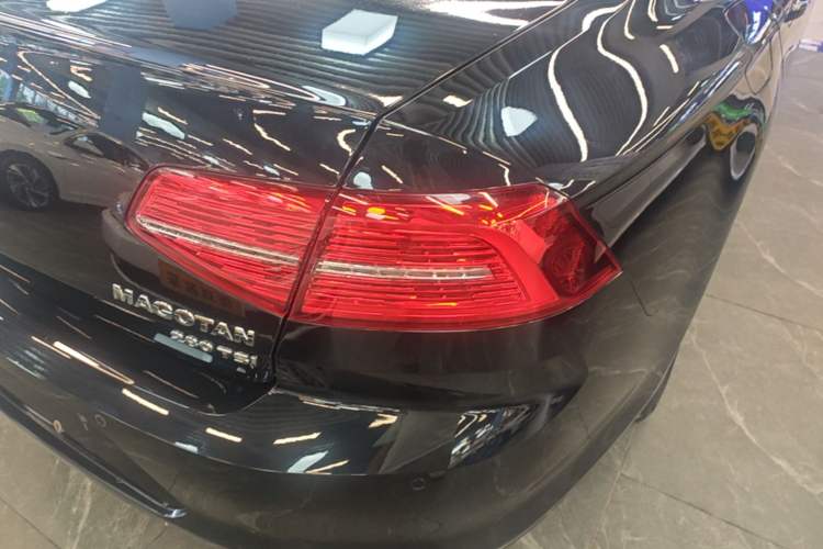 Used Volkswagen Magotan 2019 280TSI DSG Comfort Model China VI Standard Right Rear Taillight