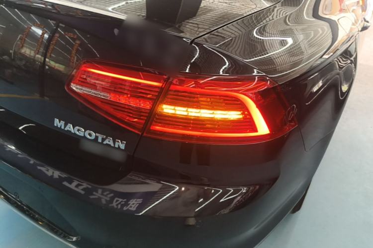 Used Volkswagen Magotan 2019 330TSI DSG Luxury Version China VI Standard Right Rear Taillight