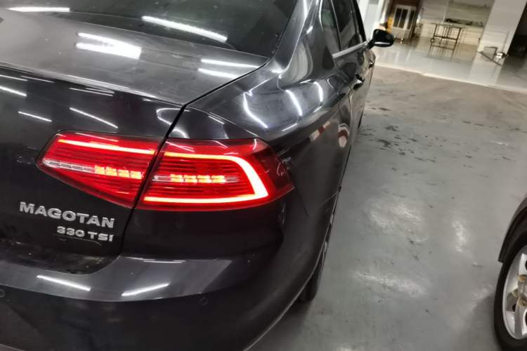 Used Volkswagen Magotan 2019 330TSI DSG Luxury Version China VI Standard Right Rear Taillight