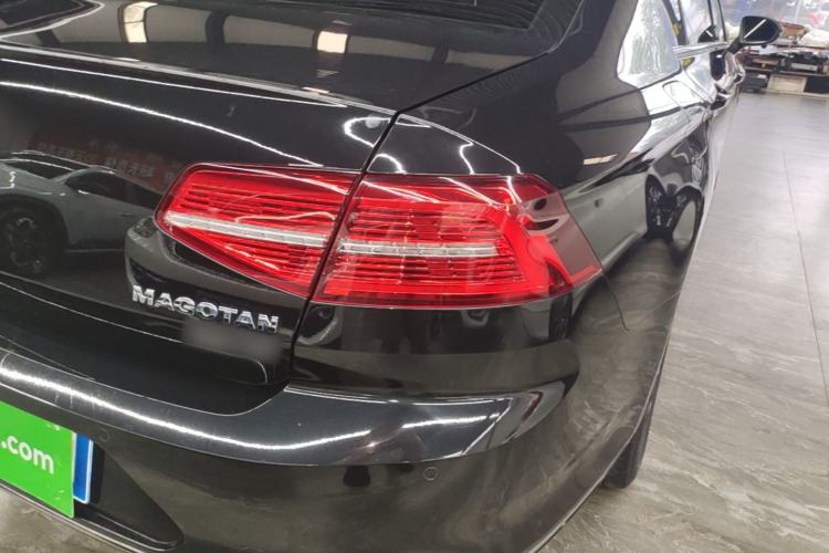 Used Volkswagen Magotan 2019 330TSI DSG Leading Model China VI Standard Right Rear Taillight
