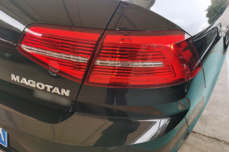 Used Volkswagen Magotan 2019 330TSI DSG Luxury Version China VI Standard Right Rear Taillight
