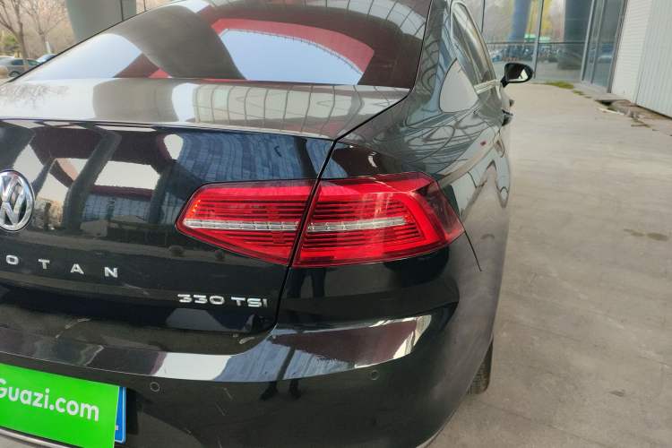 Used Volkswagen Magotan 2019 330TSI DSG Luxury Version China VI Standard Right Rear Taillight