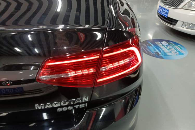 Used Volkswagen Magotan 2019 330TSI DSG Luxury Version China VI Standard Right Rear Taillight