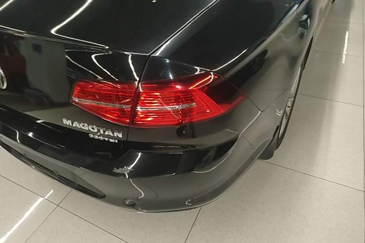 Used Volkswagen Magotan 2019 330TSI DSG Leading Edition China V Standard Right Rear Taillight