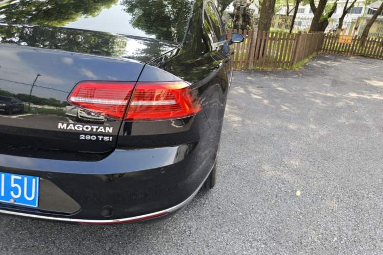 Used Volkswagen Magotan 2019 280TSI DSG Leading Model China VI Standard Right Rear Taillight