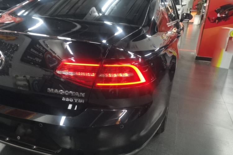 Used Volkswagen Magotan 2019 330TSI DSG Leading Edition China V Standard Right Rear Taillight