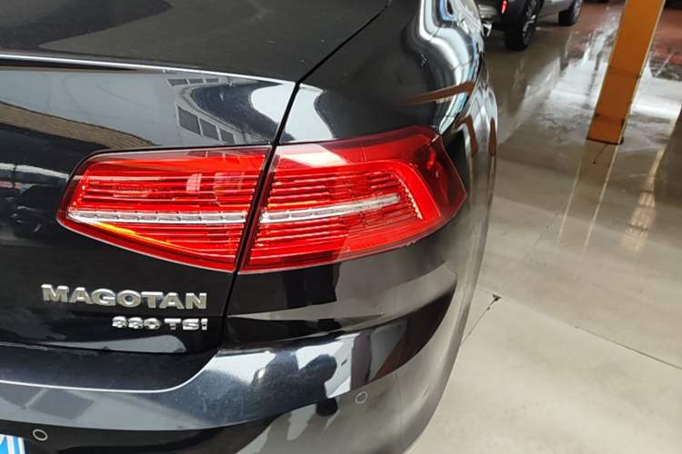 Used Volkswagen Magotan 2019 330TSI DSG Luxury Model China V Standard Right Rear Taillight